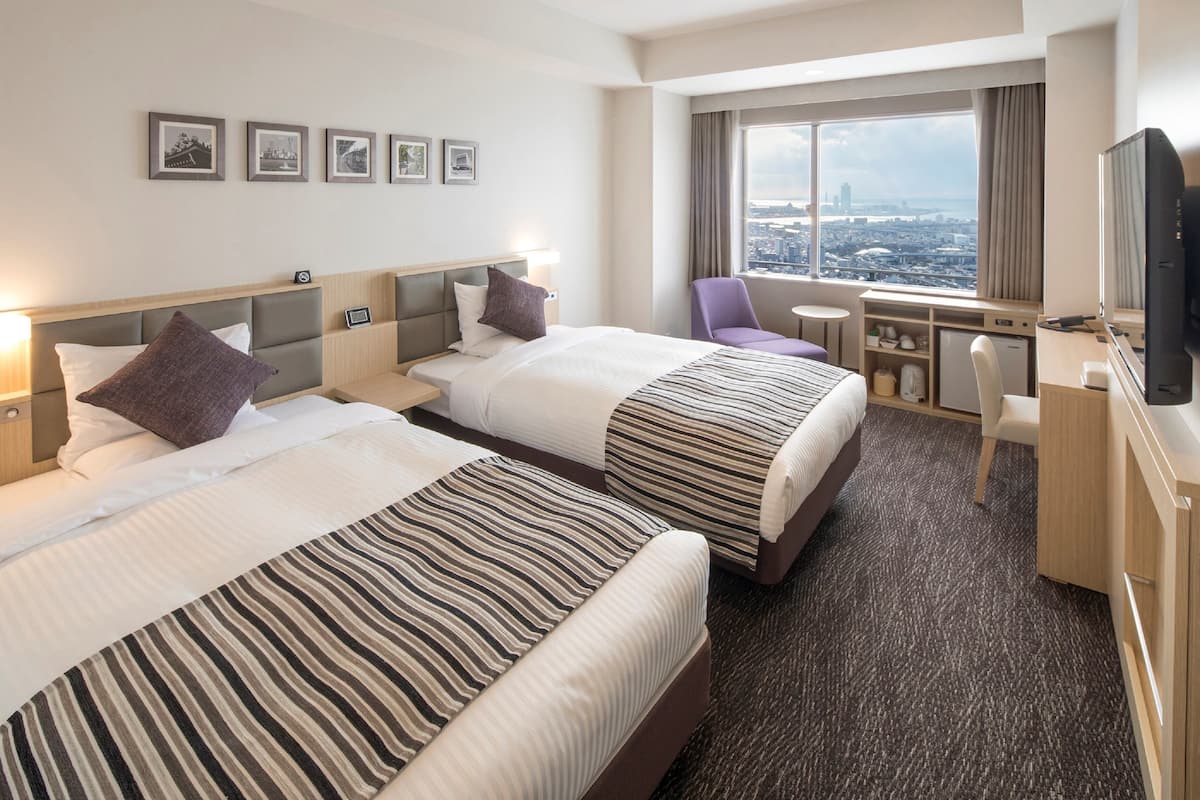 Premium bedding, in-room safe, blackout curtains, soundproofing