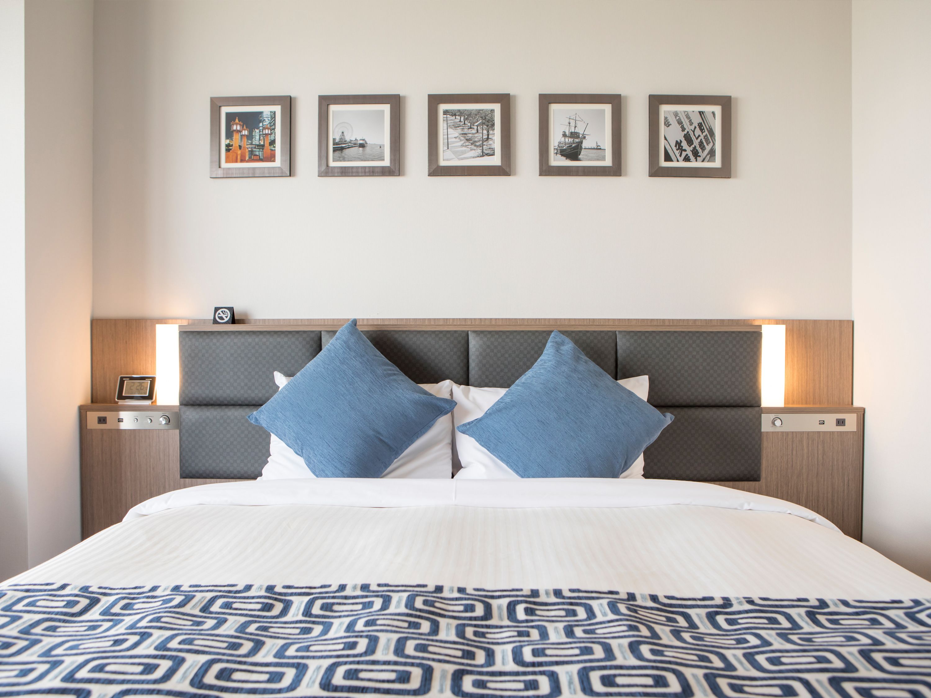 Premium bedding, in-room safe, blackout drapes, soundproofing