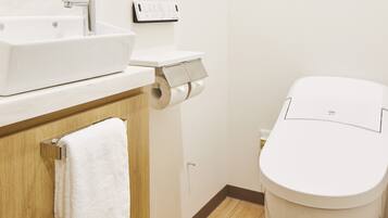 Combined shower/tub, free toiletries, hair dryer, slippers