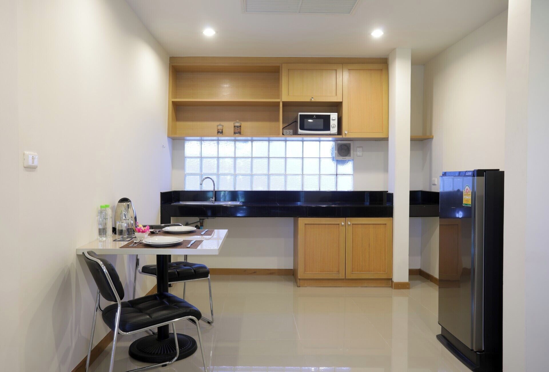 Fridge, microwave, coffee/tea maker, electric kettle