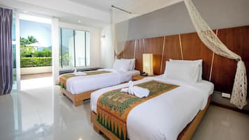 Deluxe Twin Room | In-room safe, desk, blackout drapes, rollaway beds