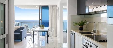 Deluxe Apartment, 2 Bedrooms, 2 Bathrooms, Ocean View | Private kitchen