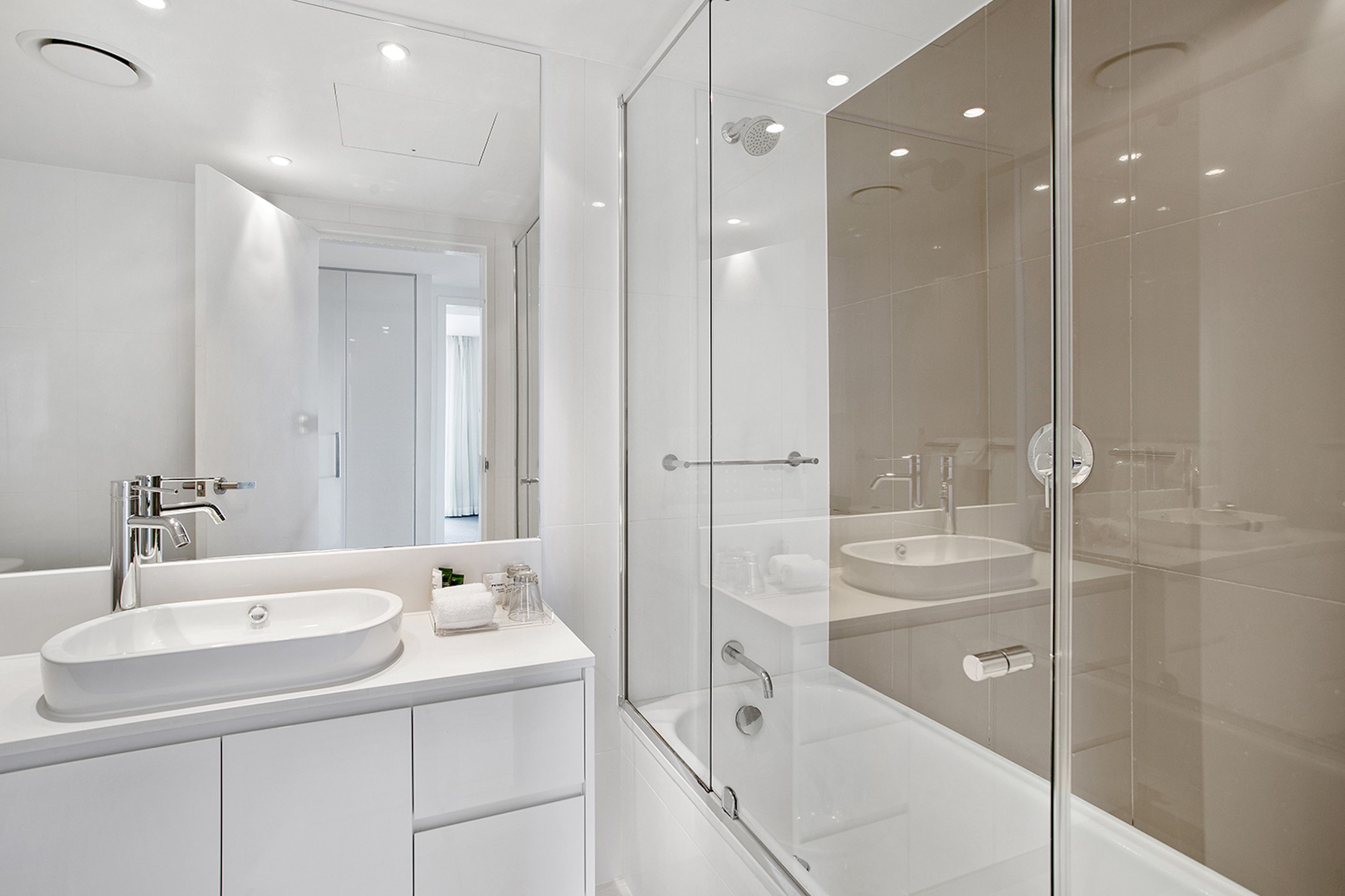 Holiday Holiday - H Residence Apartments — image 14
