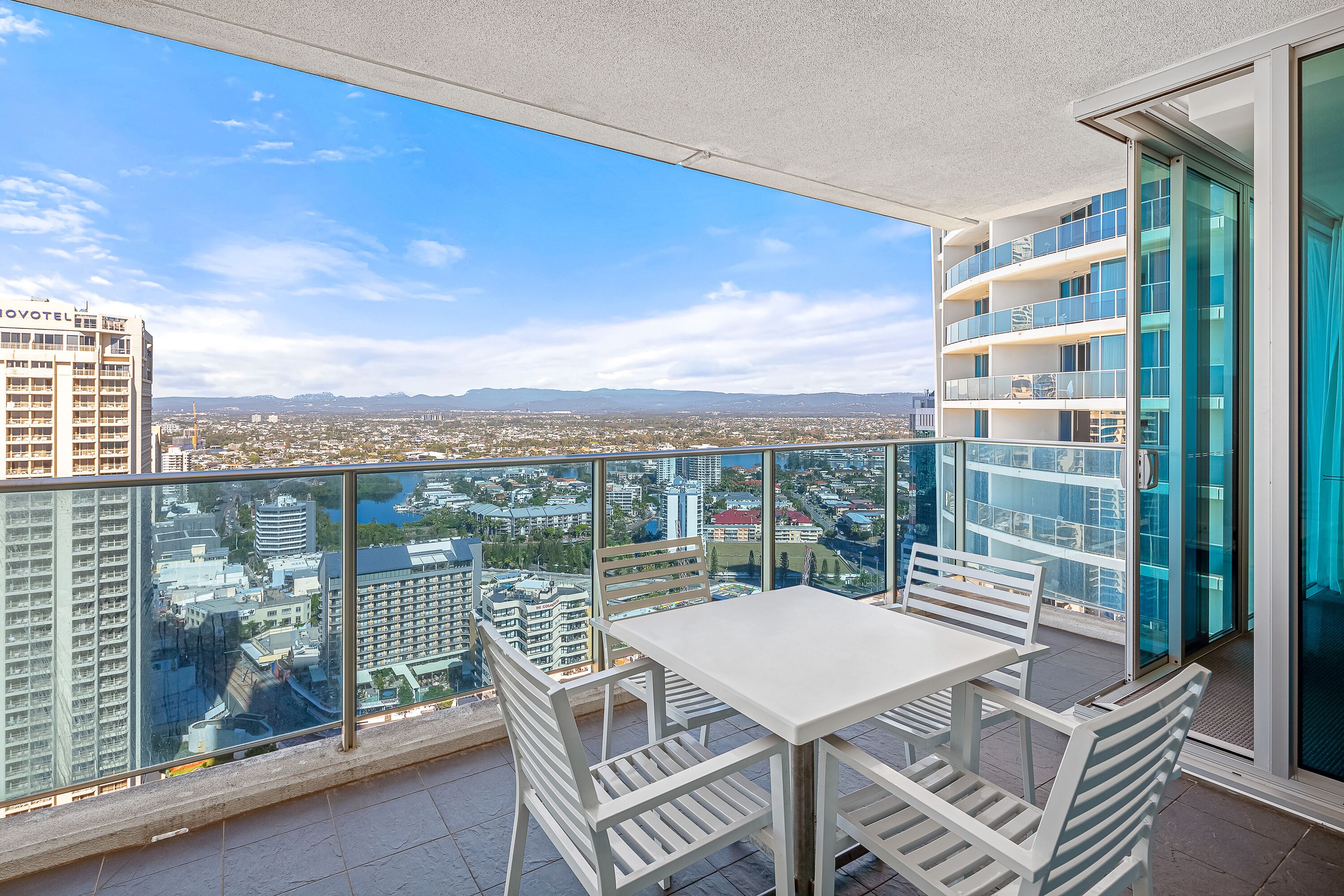 Holiday Holiday - H Residence Apartments — image 8