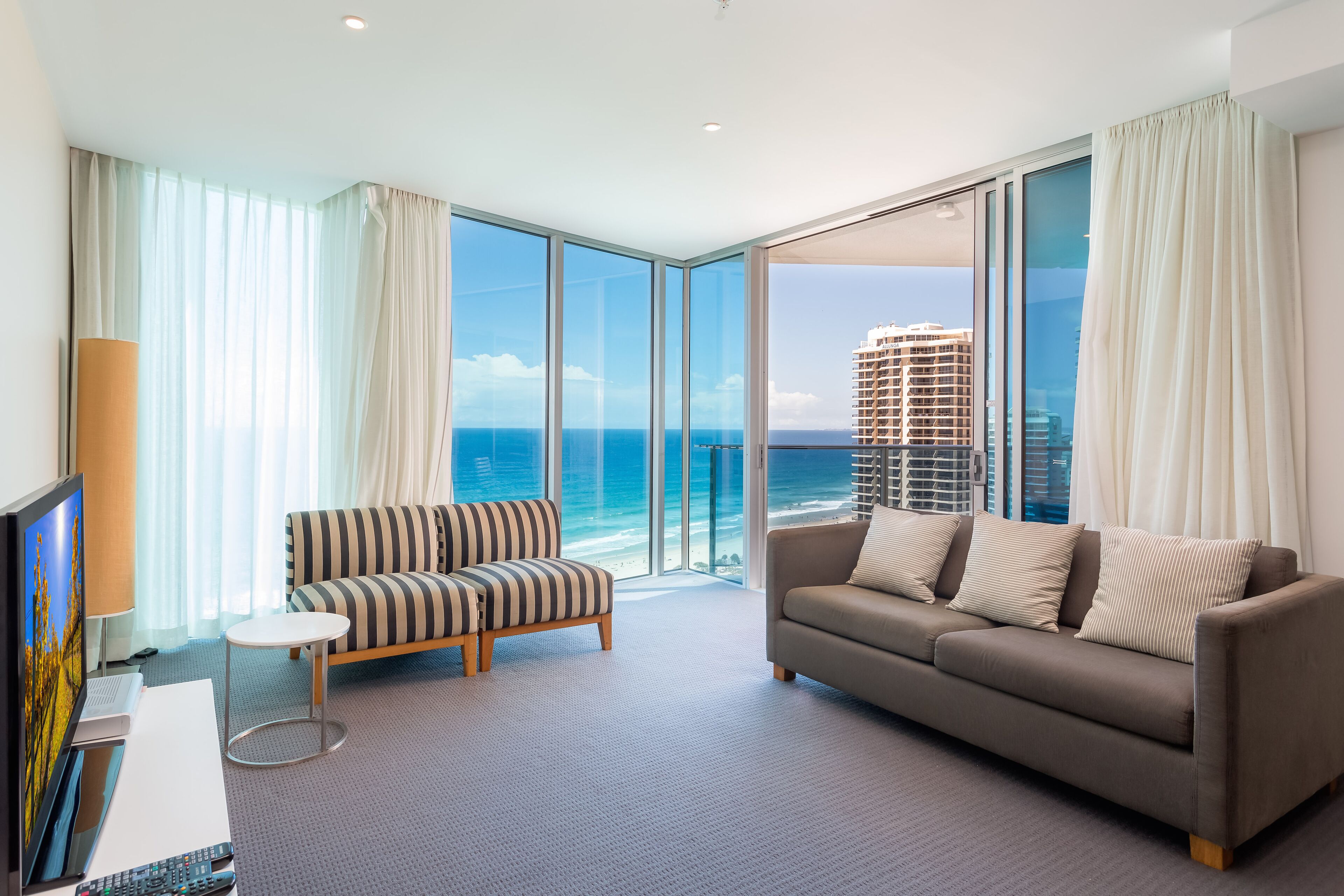 Holiday Holiday - H Residence Apartments — image 11