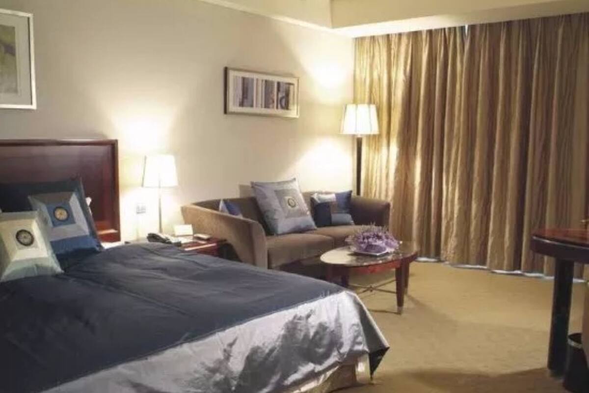 Quarto casal standard | Frigobar, cofres nos quartos, escrivaninha, cortinas blackout
