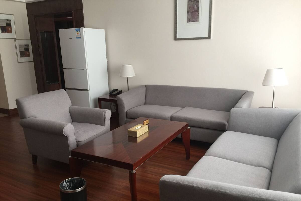 Duplex, 2 quartos | Frigobar, cofres nos quartos, escrivaninha, cortinas blackout