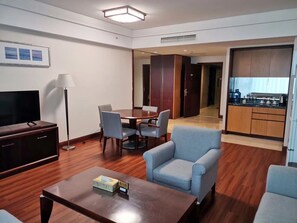Suíte superior | Frigobar, cofres nos quartos, escrivaninha, cortinas blackout