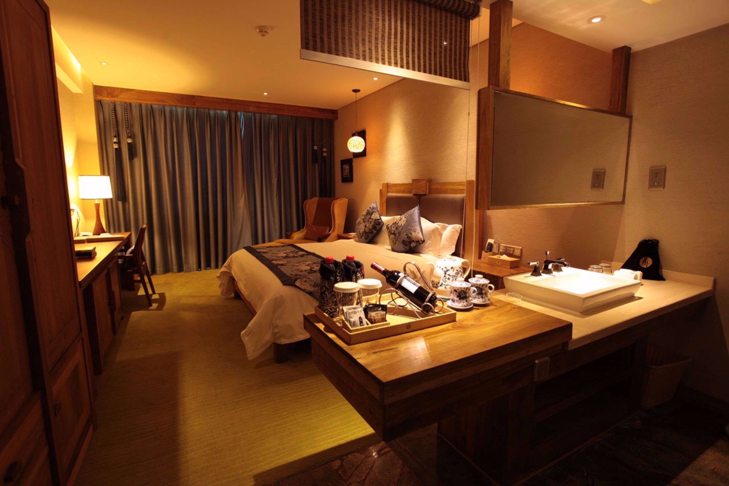 minibar, desk, free wifi