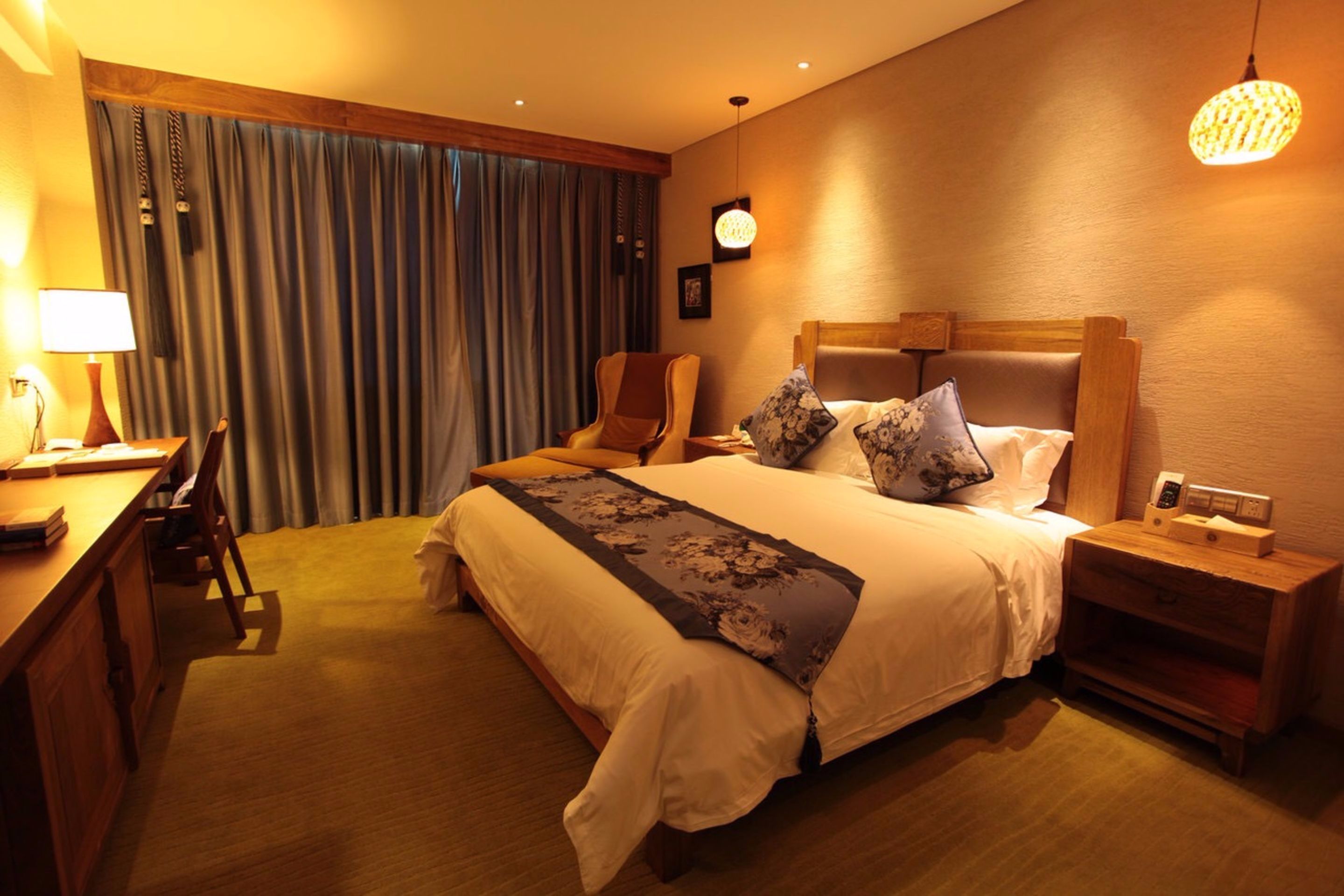 minibar, desk, free wifi