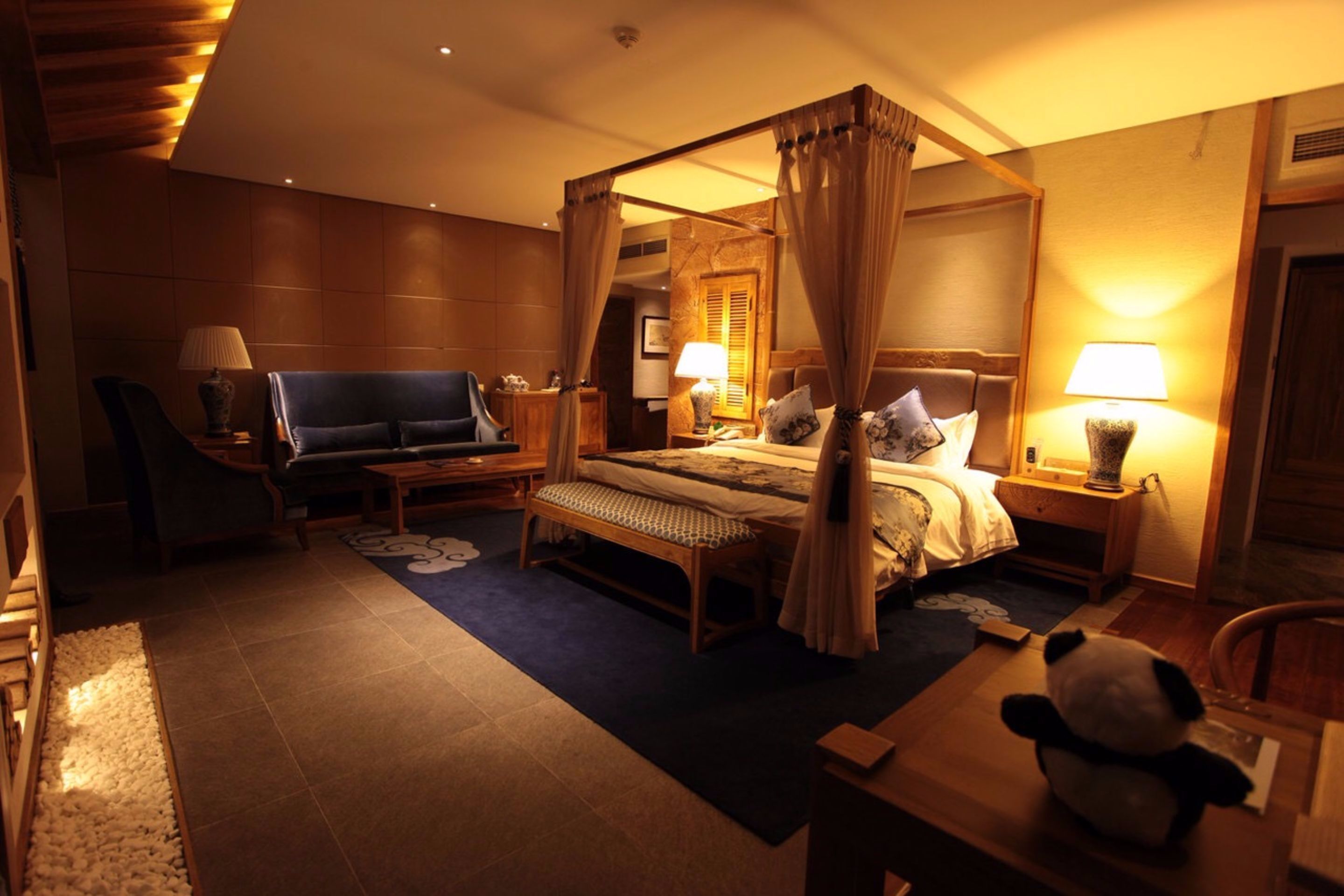 minibar, desk, free wifi