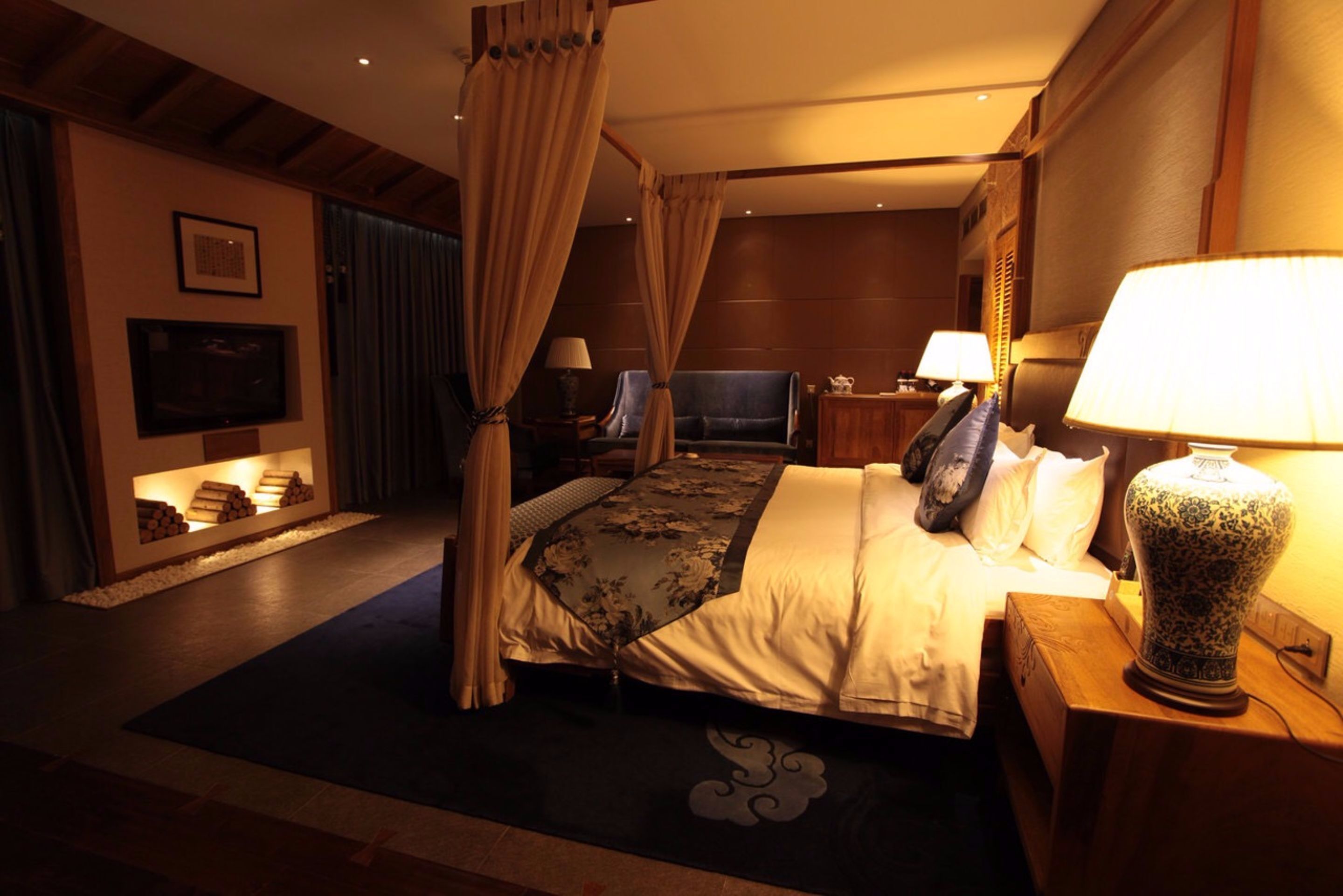 minibar, desk, free wifi