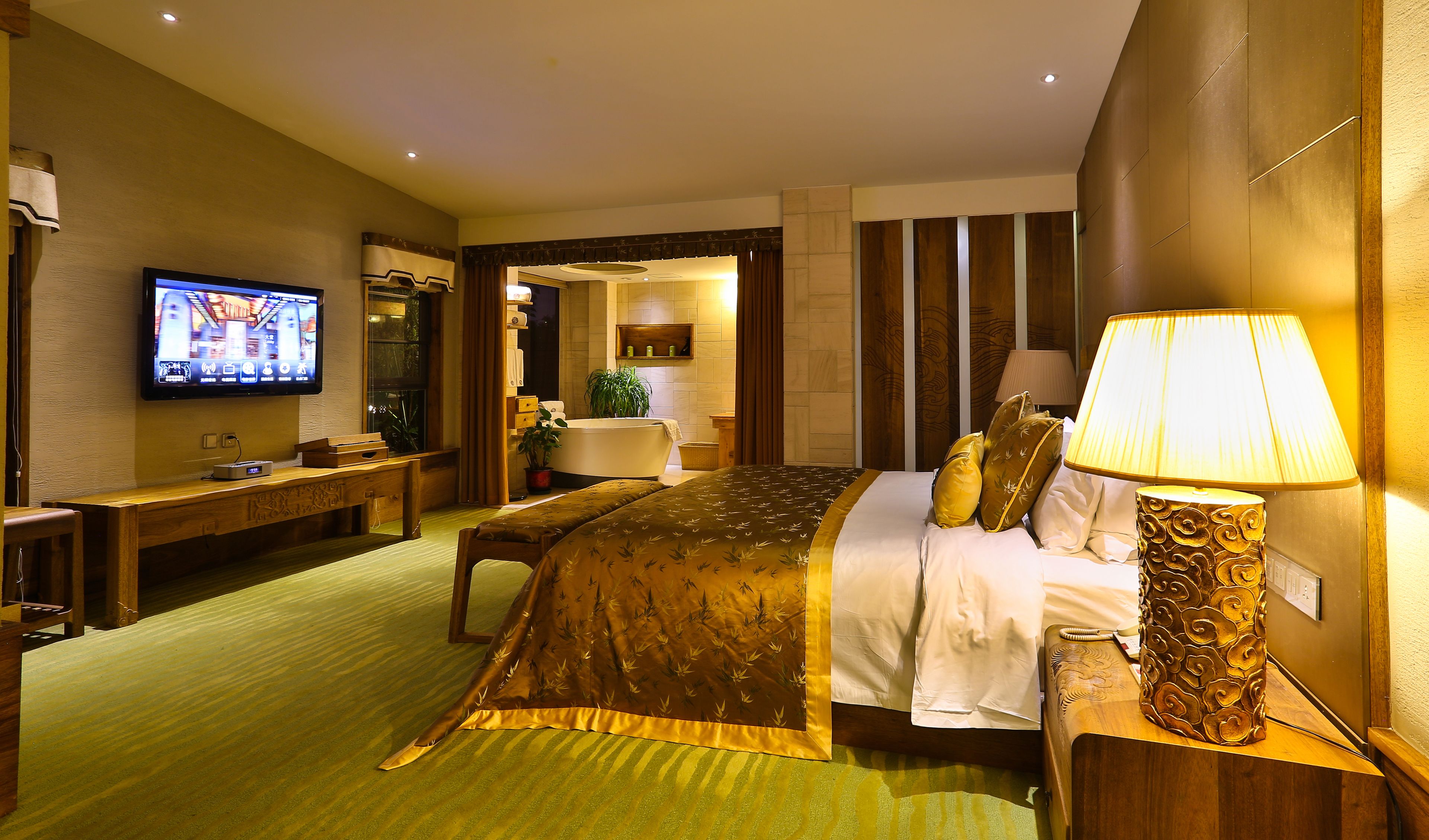 suite, garden view | minibar, desk, free wifi