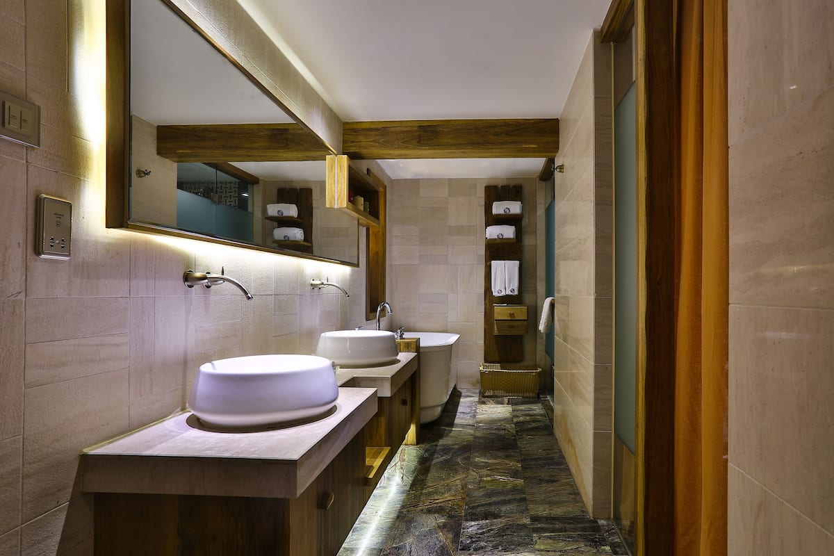 shower, free toiletries, hair dryer, slippers