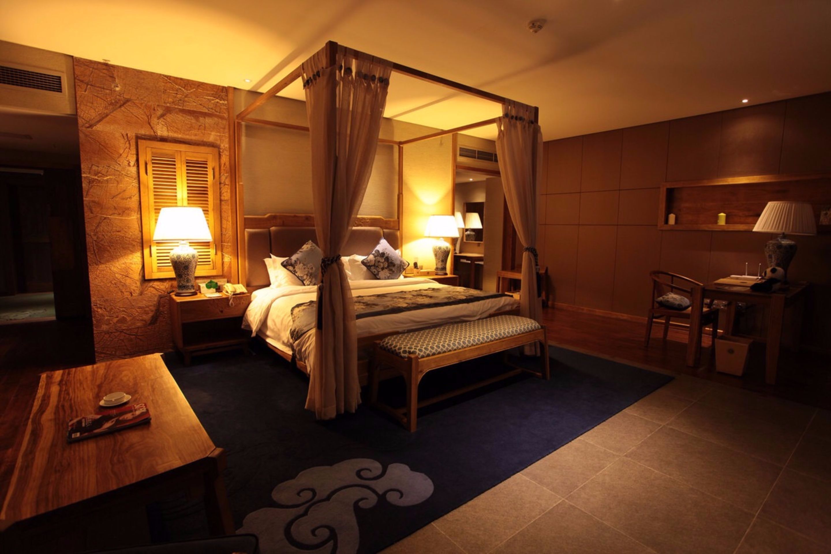 minibar, desk, free wifi