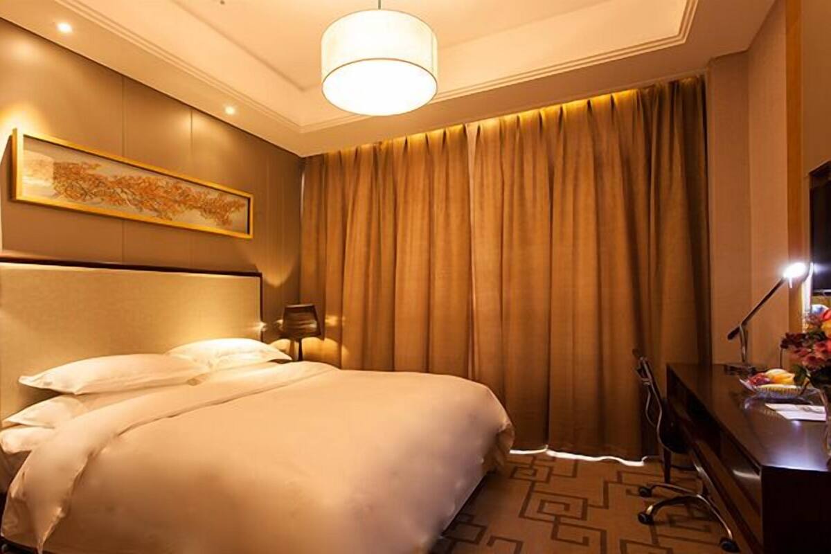 Dobbeltrom – deluxe, fjellutsikt | Minibar, safe på rommet, skrivebord og blendingsgardiner