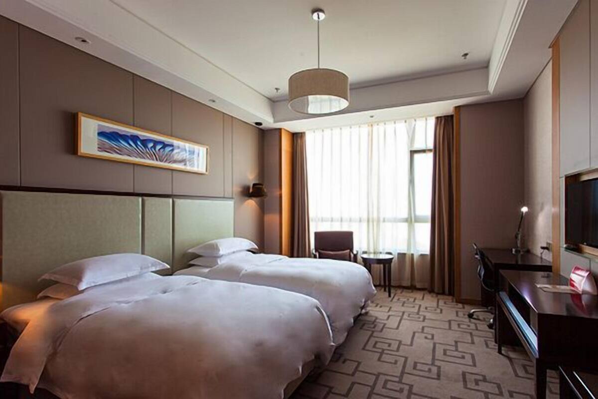 Tomannsrom – standard, sjøutsikt | Minibar, safe på rommet, skrivebord og blendingsgardiner