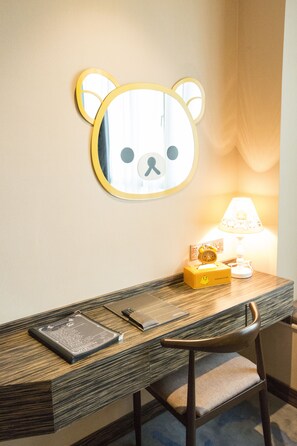 Family Suite | Minibar, in-room safe, desk, blackout drapes - Landmark Hotel (Zhuhai)