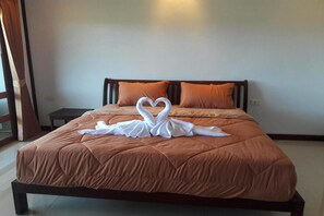 Een bureau, een laptopwerkplek, gratis wifi