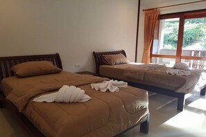 Standaard kamer | Een bureau, een laptopwerkplek, gratis wifi