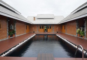 Außenpool, Liegestühle