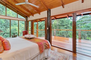 Luxury Tree House, 4 Bedrooms | Premium bedding, desk, iron/ironing board, free cribs/infant beds - Wanggulay Treetops Cairns City (Kamerunga)