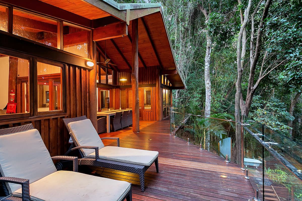 Luxury Tree House, 5 Bedrooms | Interior entrance