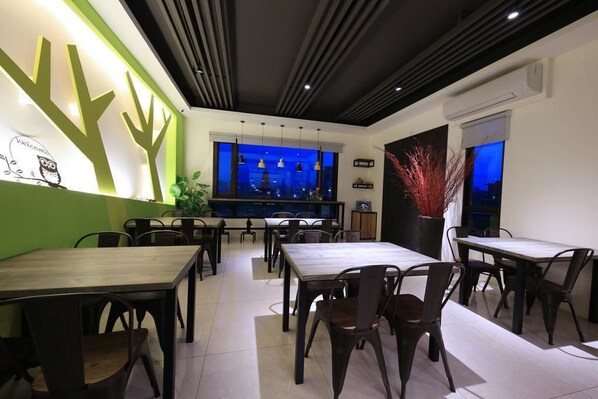 Free daily local cuisine breakfast - Early Summer (Luodong)