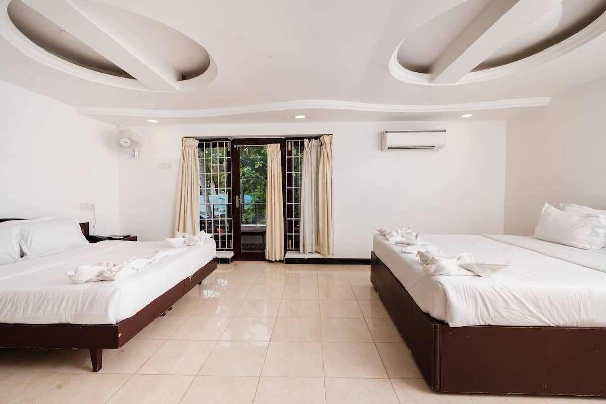 Deluxe Suite With Garden View | 1 bedroom, soundproofing, free WiFi, bed sheets