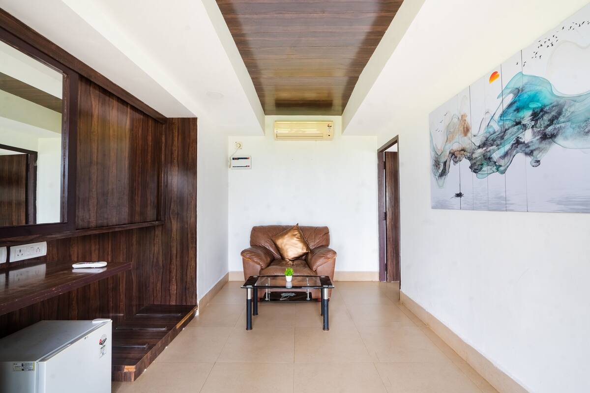 Deluxe Suite With Sea View | 1 bedroom, soundproofing, free WiFi, bed sheets