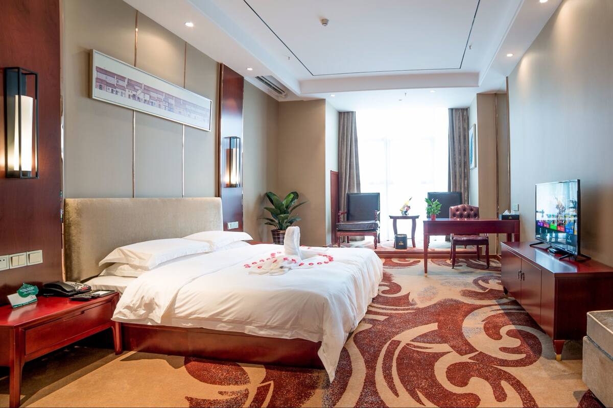 Business Double Room | Desk, blackout curtains, iron/ironing board, free WiFi