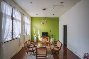 Living area - Double Tree House (Chiang Mai)