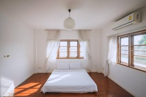 Standard Room | In-room safe, free WiFi, bed sheets