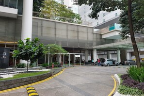 Property entrance - Mowu Suites at KLCC City Center (Kuala Lumpur)