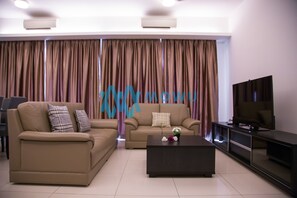 ห้องแฟมิลี่สวีท, 3 ห้องนอน | ห้องนั่งเล่น | สมาร์ททีวี