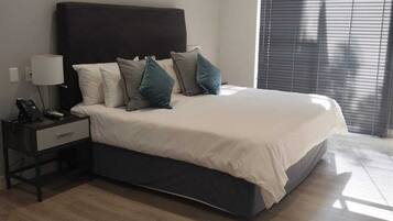 Apartment, 2 Bedrooms | 2 bedrooms, premium bedding, in-room safe, laptop workspace