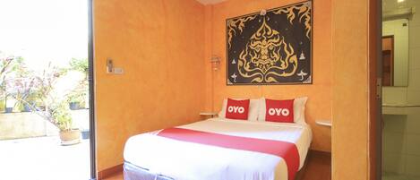 Laptop workspace, free WiFi, bed sheets