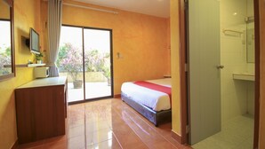 Habitación doble superior | Espacio para trabajar con laptop, wifi gratis y ropa de cama 