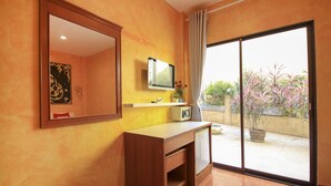 Habitación doble superior | Espacio para trabajar con laptop, wifi gratis y ropa de cama 