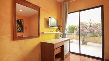 Superior Double Room | Laptop workspace, free WiFi, bed sheets