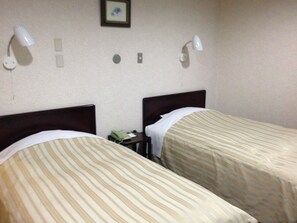 Desk, free WiFi, bed sheets - Business Hotel Kamoshita (Mito)