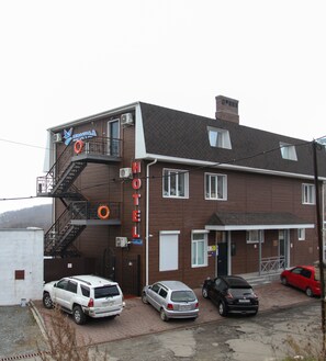 Front of property - Hotel Prichal (Vladivostok)