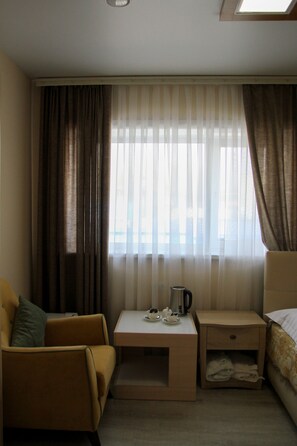 Premium bedding, desk, iron/ironing board, free WiFi - Hotel Prichal (Vladivostok)