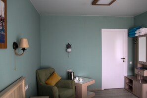 Living area - Hotel Prichal (Vladivostok)