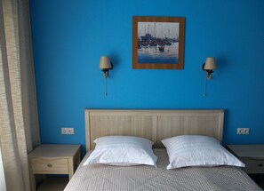 Standard Double Room, Shared Bathroom, Courtyard View | Premium bedding, desk, iron/ironing board, free WiFi - Hotel Prichal (Vladivostok)