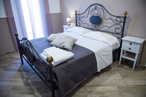 Double Room - Palazzo San Vincenzo (Naples)