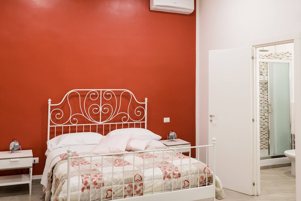 Soundproofing, iron/ironing board (on request), free WiFi, bed sheets