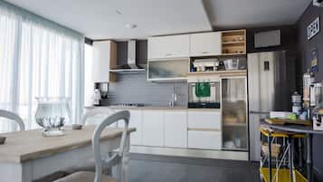 Colazione continentale, servita tutte le mattine (5 EUR a persona)