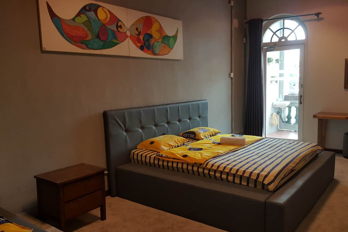 quadruple room, balcony | individually decorated, individually furnished, desk, iron/ironing board