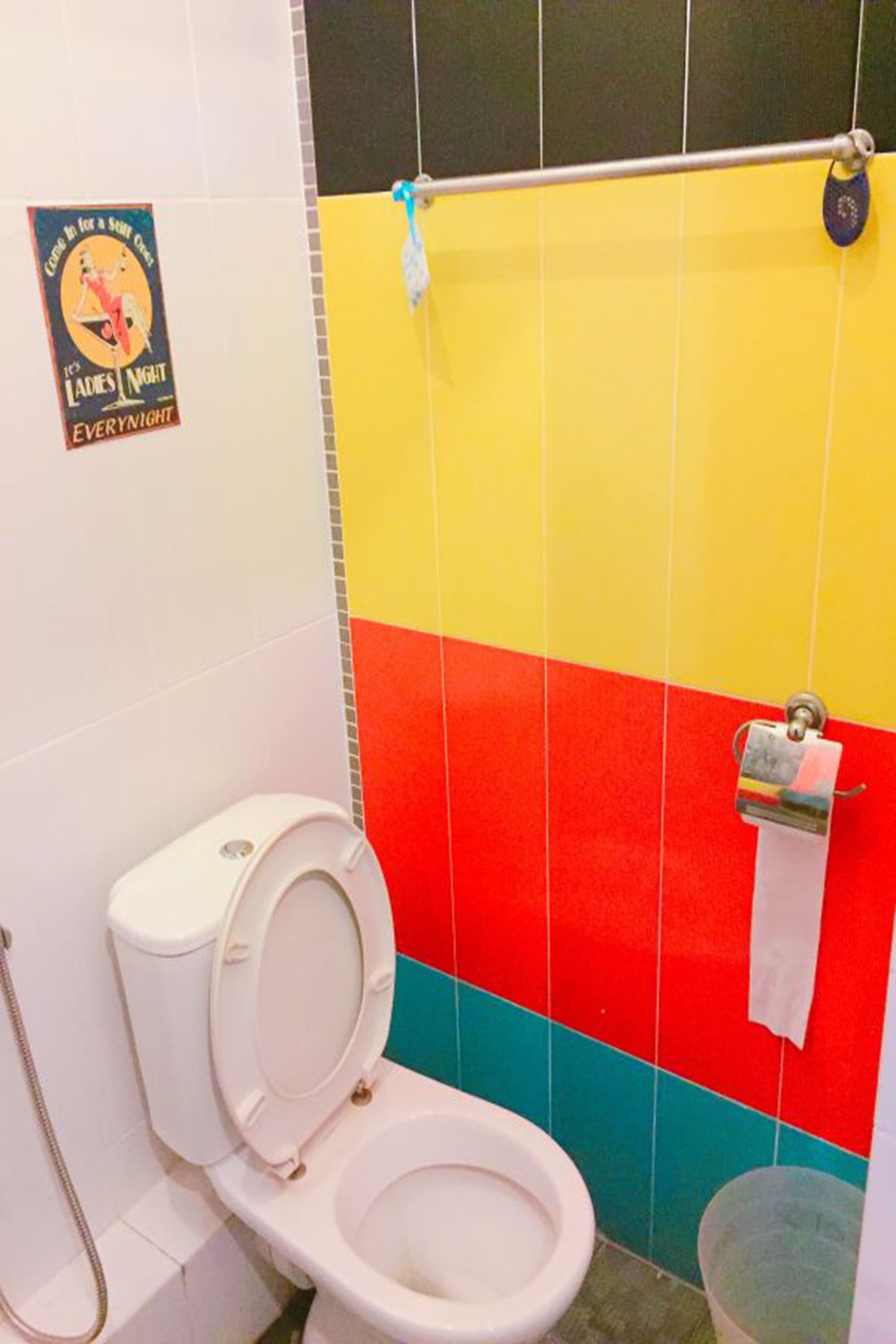 combined shower/bathtub, free toiletries, hair dryer, slippers